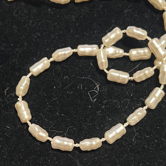 Elegant Freshwater Pearl Jewelry Set - Necklace, Bracelet, and Earrings - Picture 3 of 13